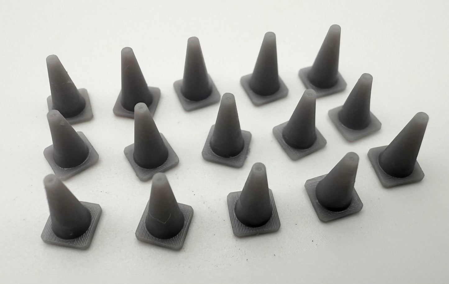 HO DETAILS ~ 28" Traffic Cones