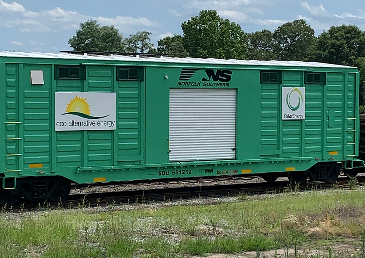 HO Norfolk Southern ECO Maintenance of Way Boxcar